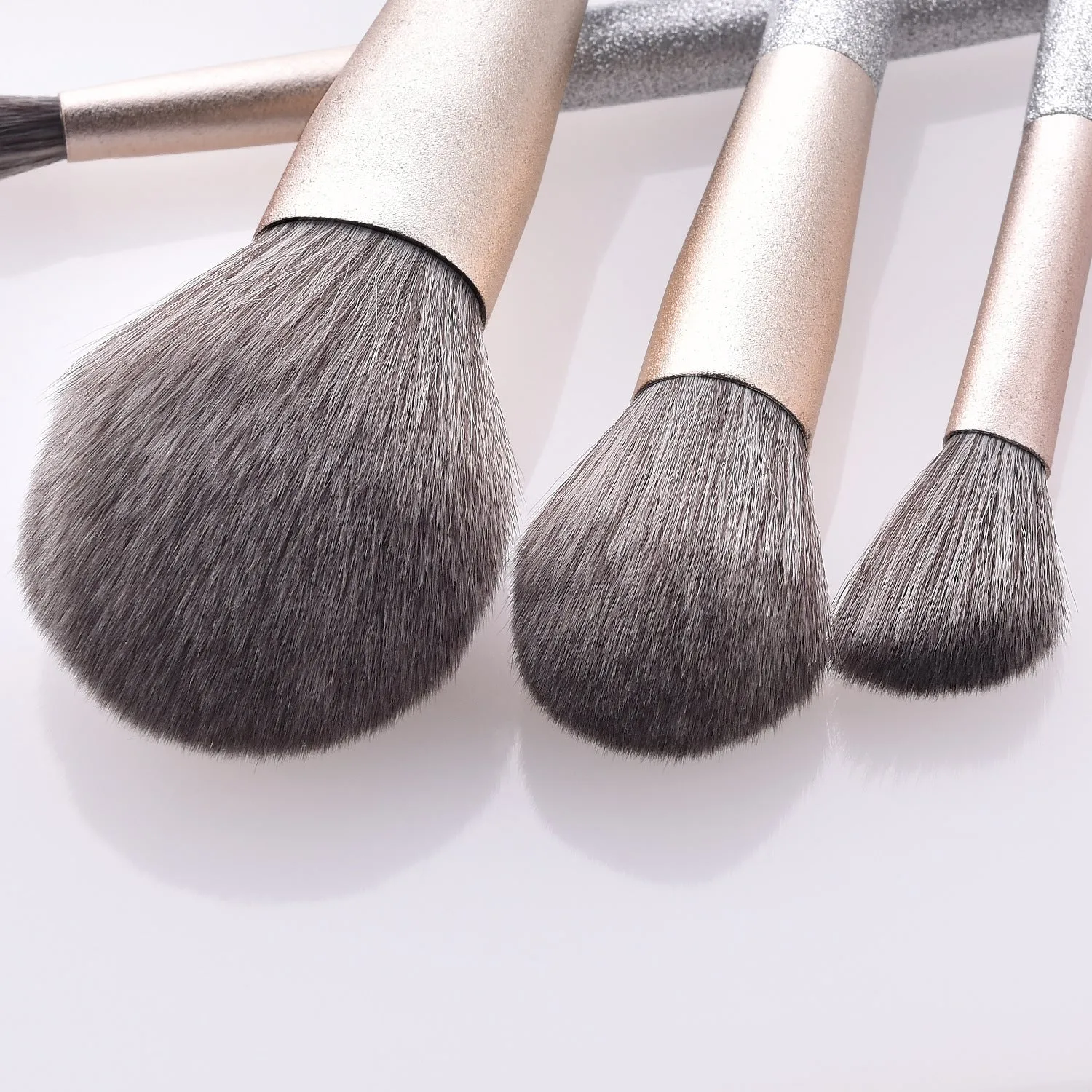 10 Piece Silver Shimmer Pro Sleek Brush Set - MQO 25 pcs